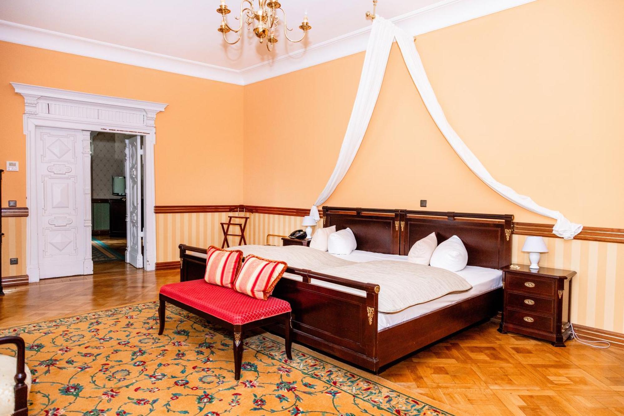 Hotel Schloss 슈코파우 외부 사진